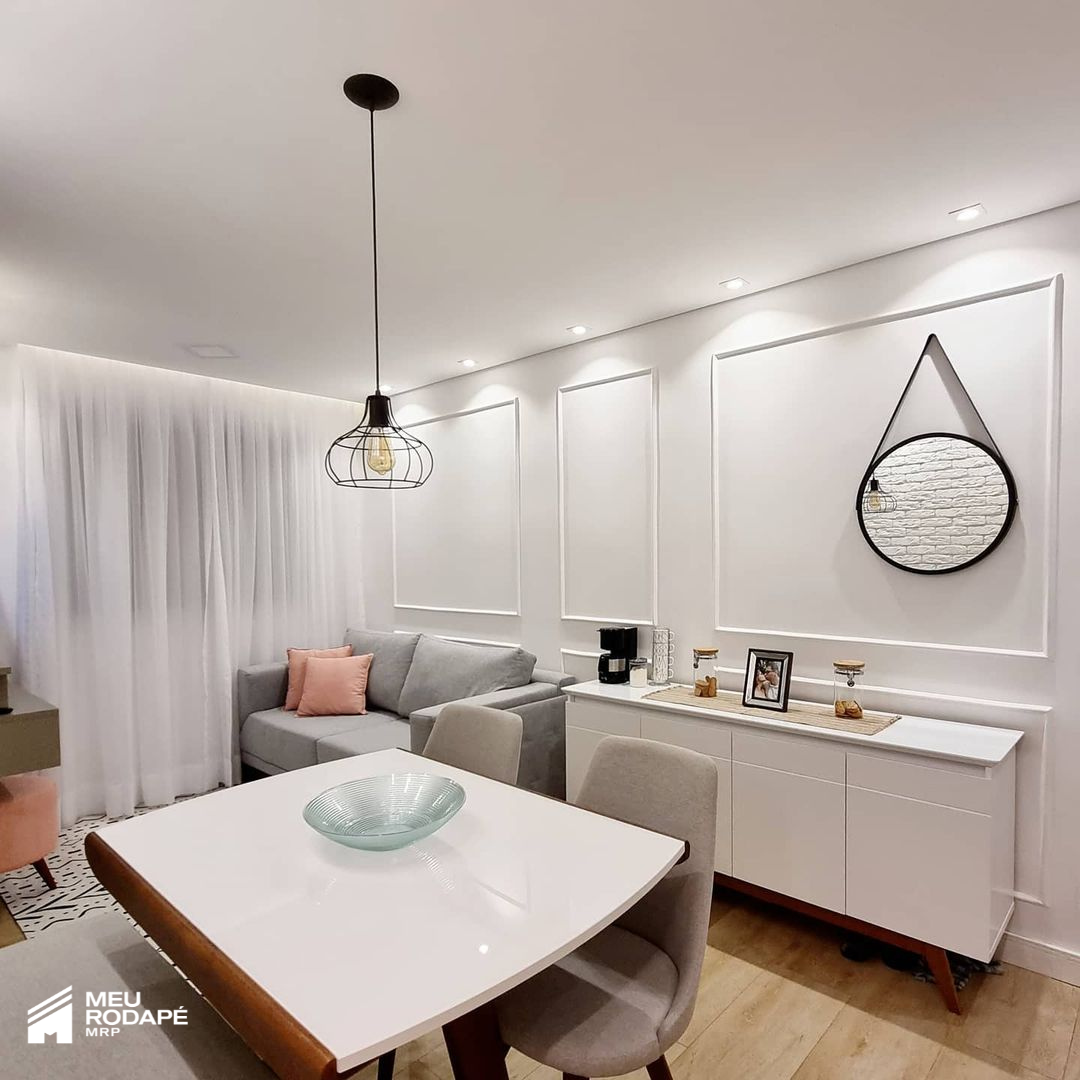 6 Tips To Making Your Room Look Bigger And Better! 9 Light coverings and long drapes on windows to brighten up the room