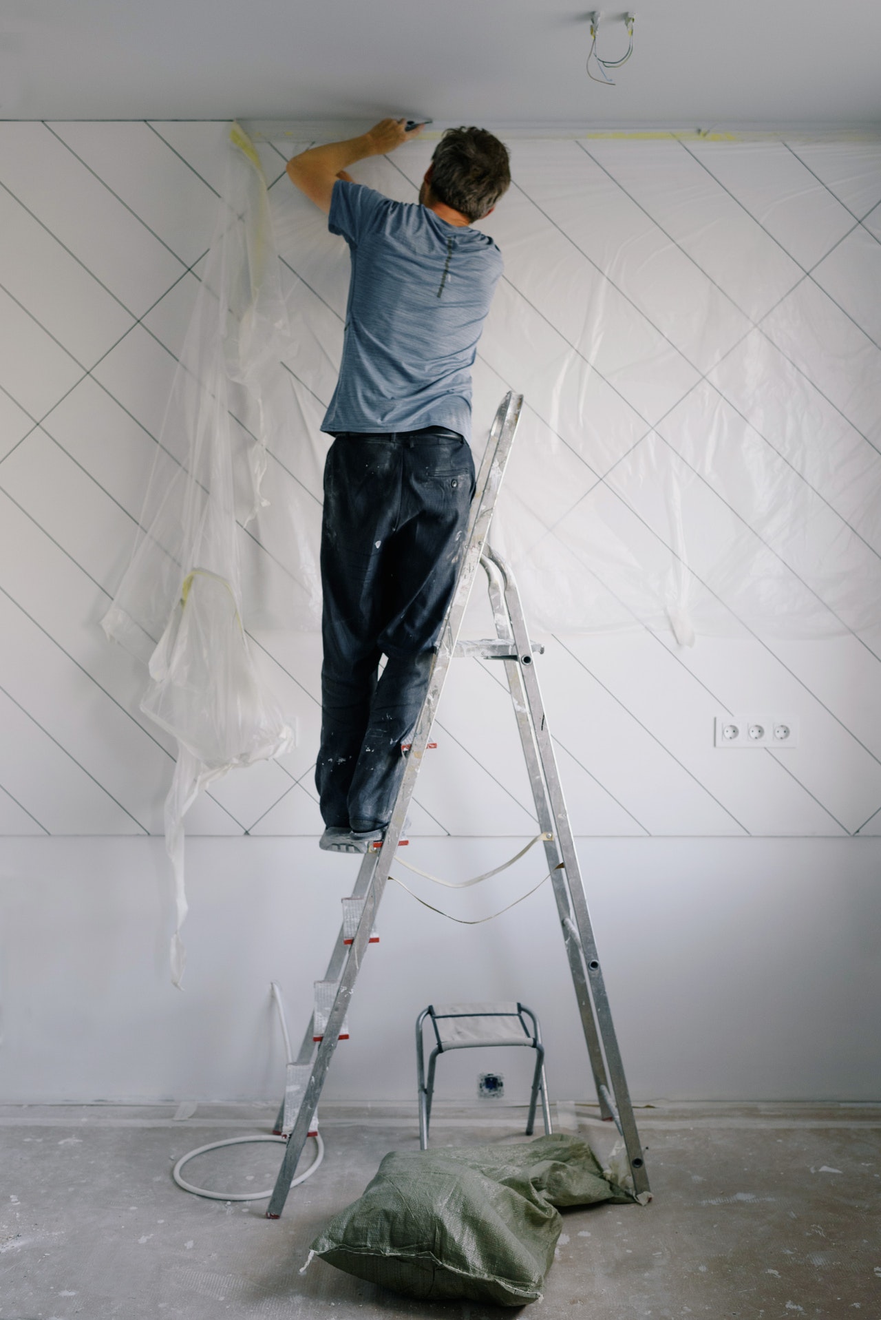 Tips To Check ‘Construction Quality’ Of A 2/3 BHK Apartment In A ‘Standalone Building’ In Hyderabad! 3 Construction quality of plastering must be inspected