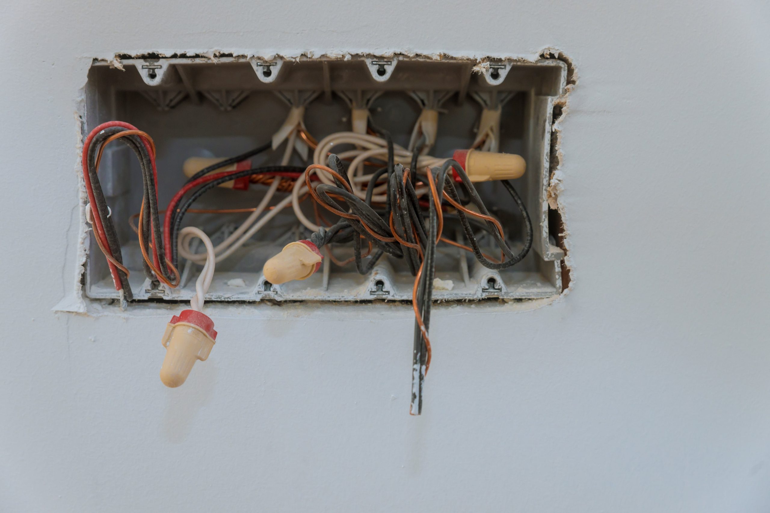 Understanding 5 critical electrical specifications in an apartment! 3 Electrical wiring is usually an insulated conductor used to carry current to the devices and appliances in the house.| Electrical specifications