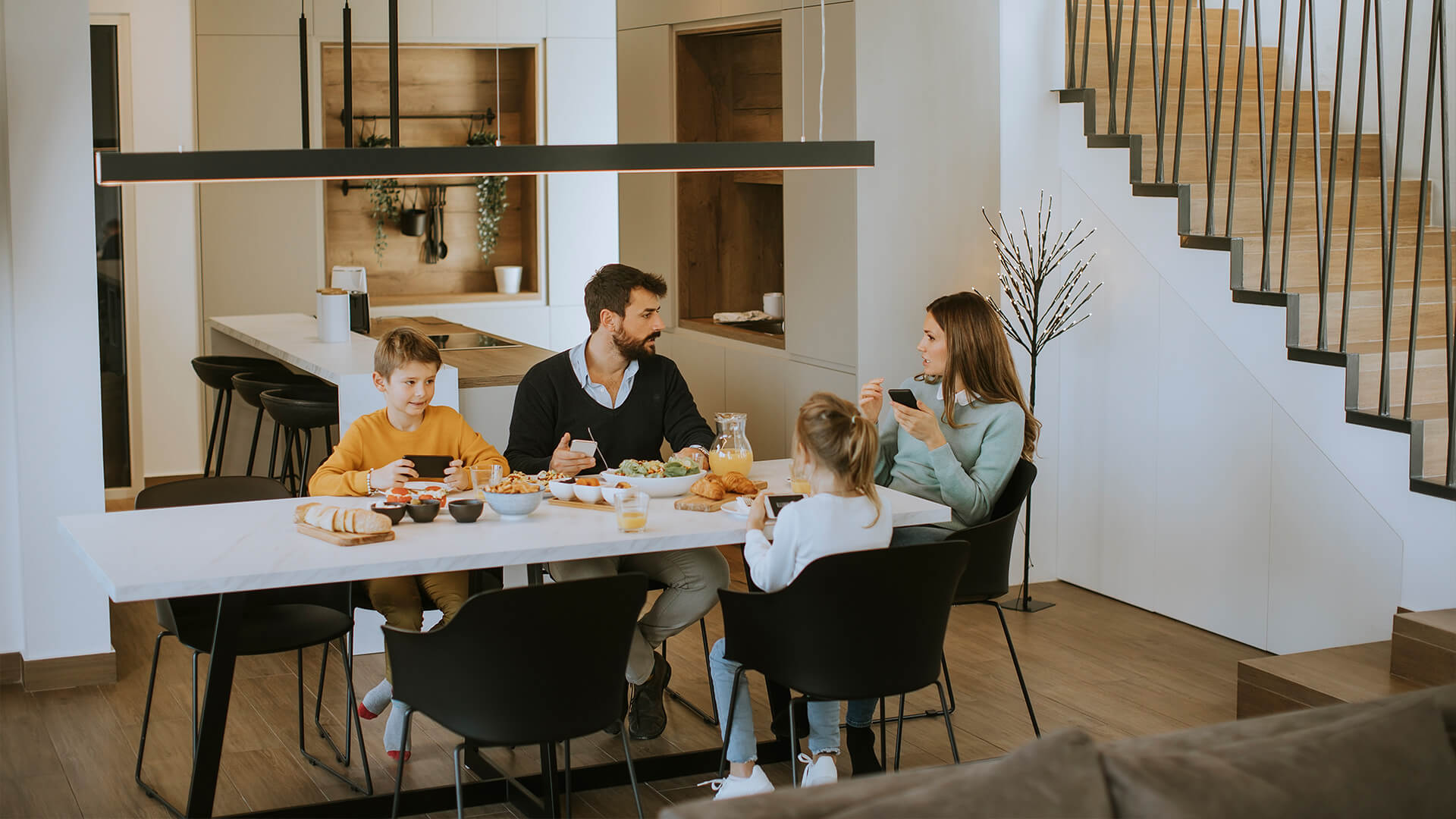 7 benefits of ‘independent floor residences’ for home buyers seeking flexible, tranquil spaces in Hyderabad! 7 Independent floor - Enhanced family connect and togetherness